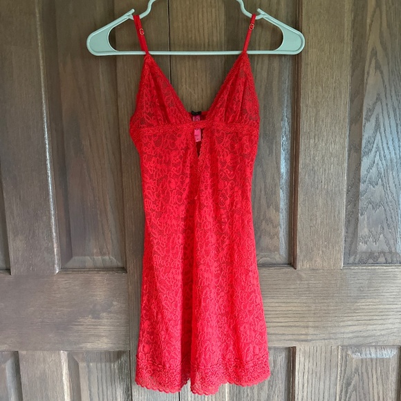 Red Victoria’s Secret Lacie Slip - Picture 1 of 3